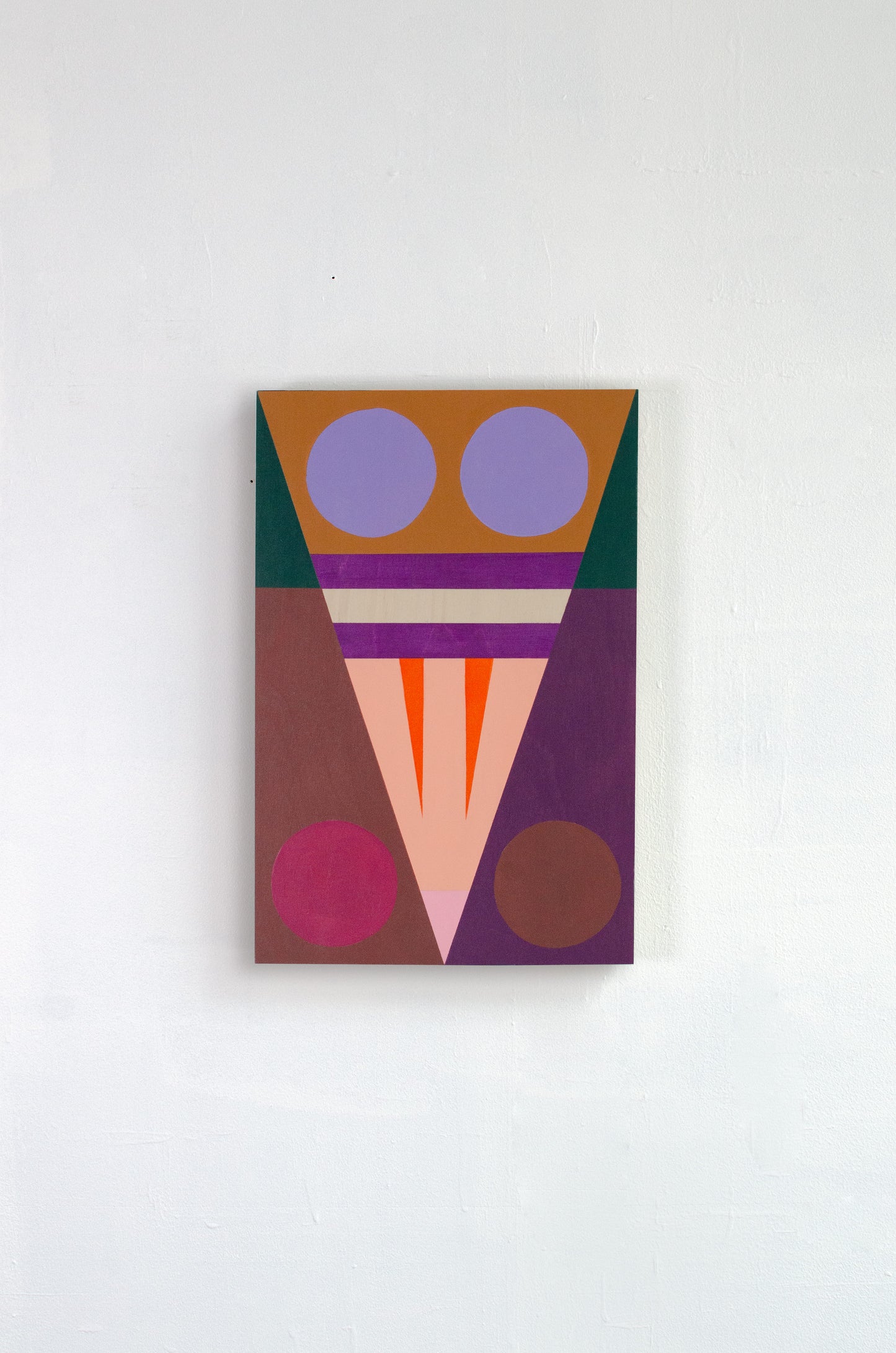 Peinture abstraite géométrique Pavillon 04 par The Feebles, acrylique sur bois, couleurs violet, orange et rose, Galerie Maison Sanat, Île de Ré